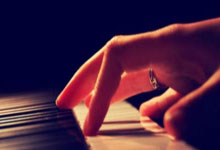 [中超]后防线犯错 上海海港失去争冠主动权.